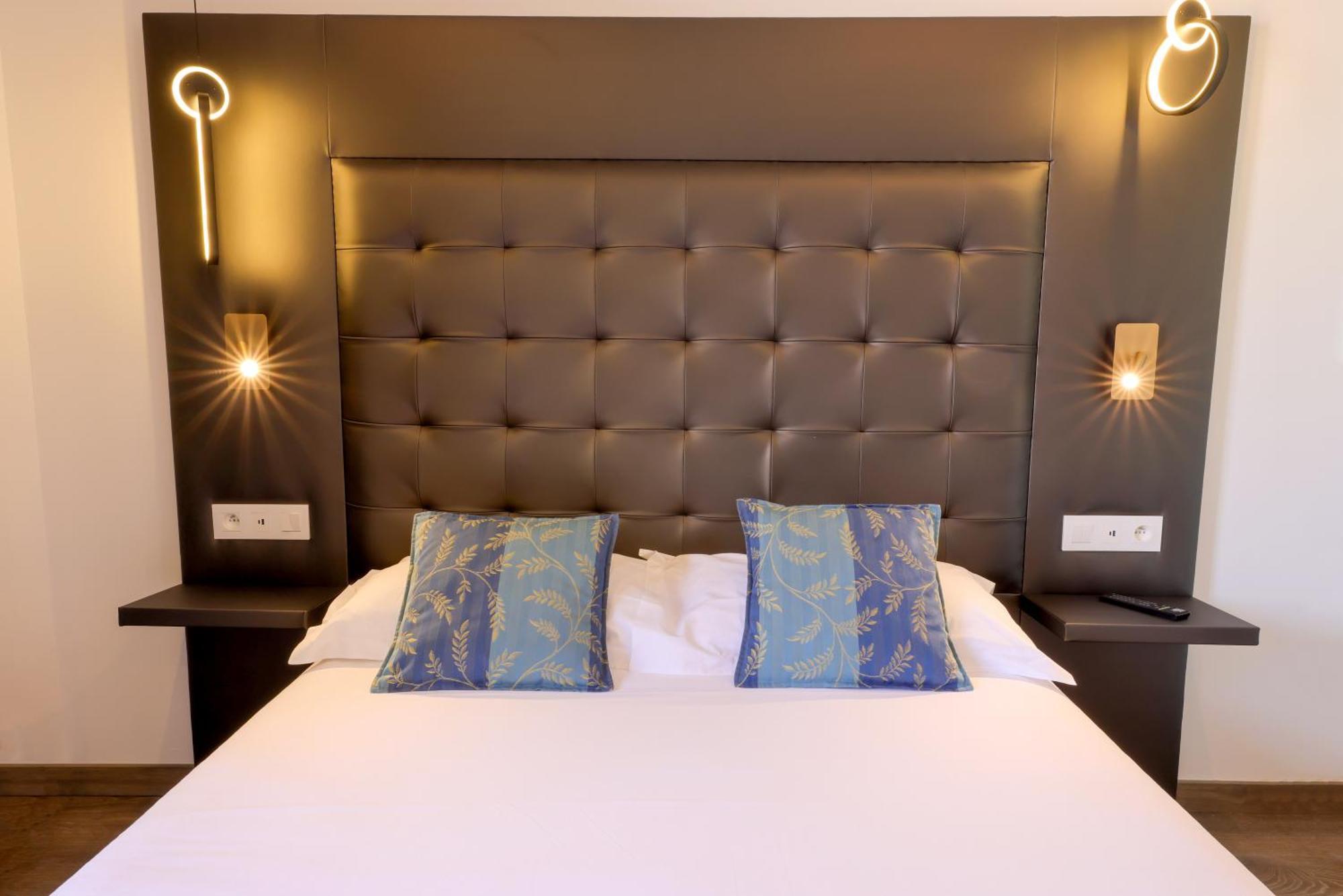 Hotel Saint Christophe Calvi  Bagian luar foto