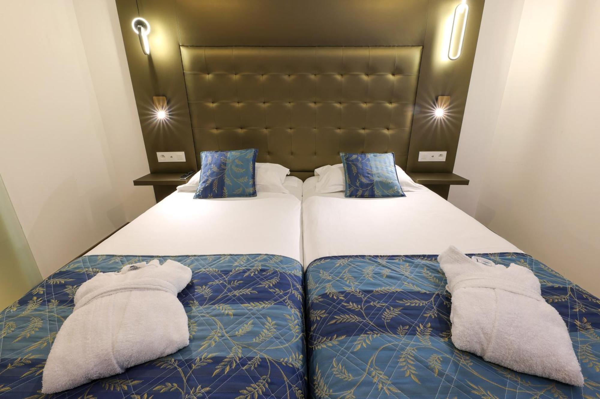 Hotel Saint Christophe Calvi  Bagian luar foto