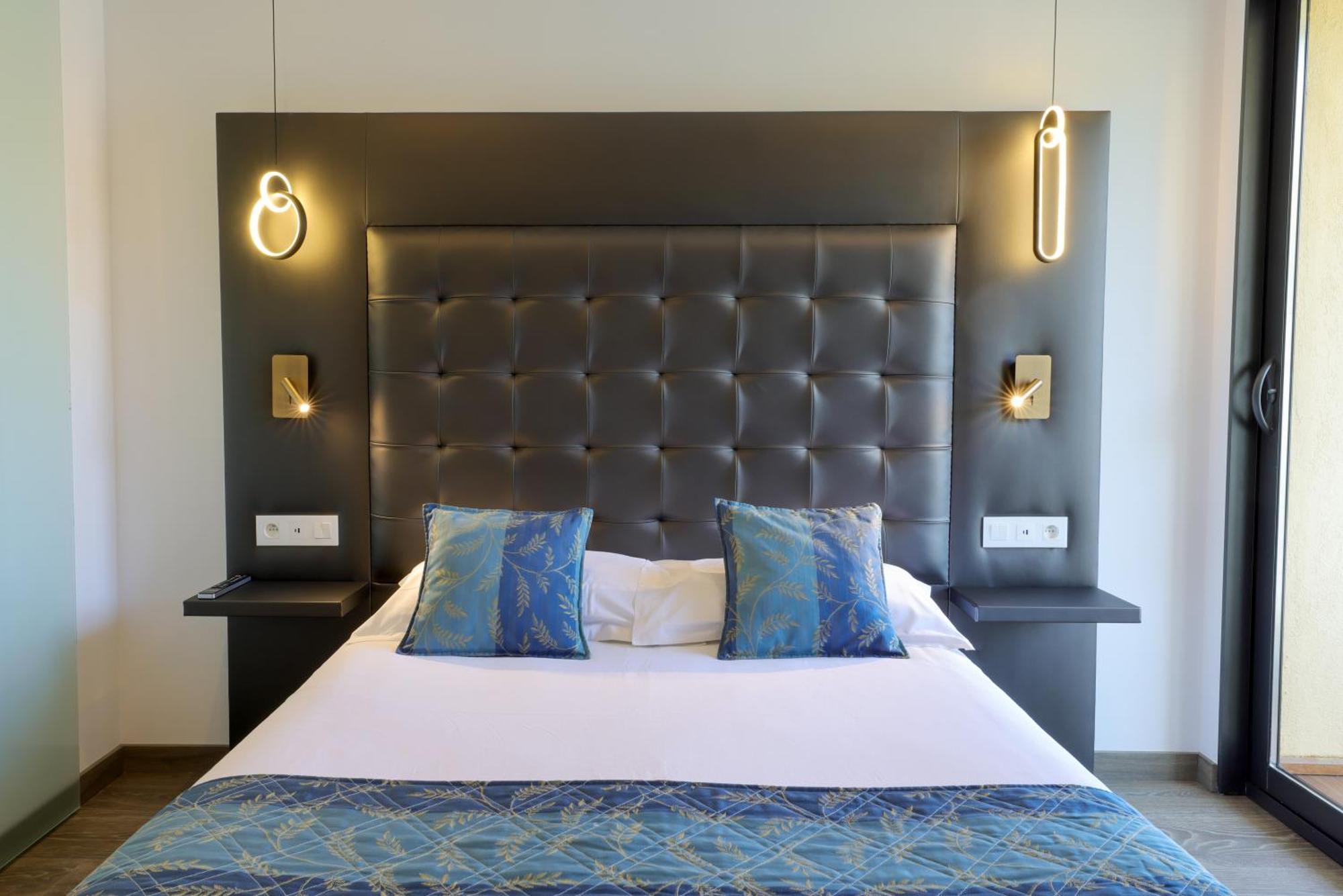 Hotel Saint Christophe Calvi  Bagian luar foto