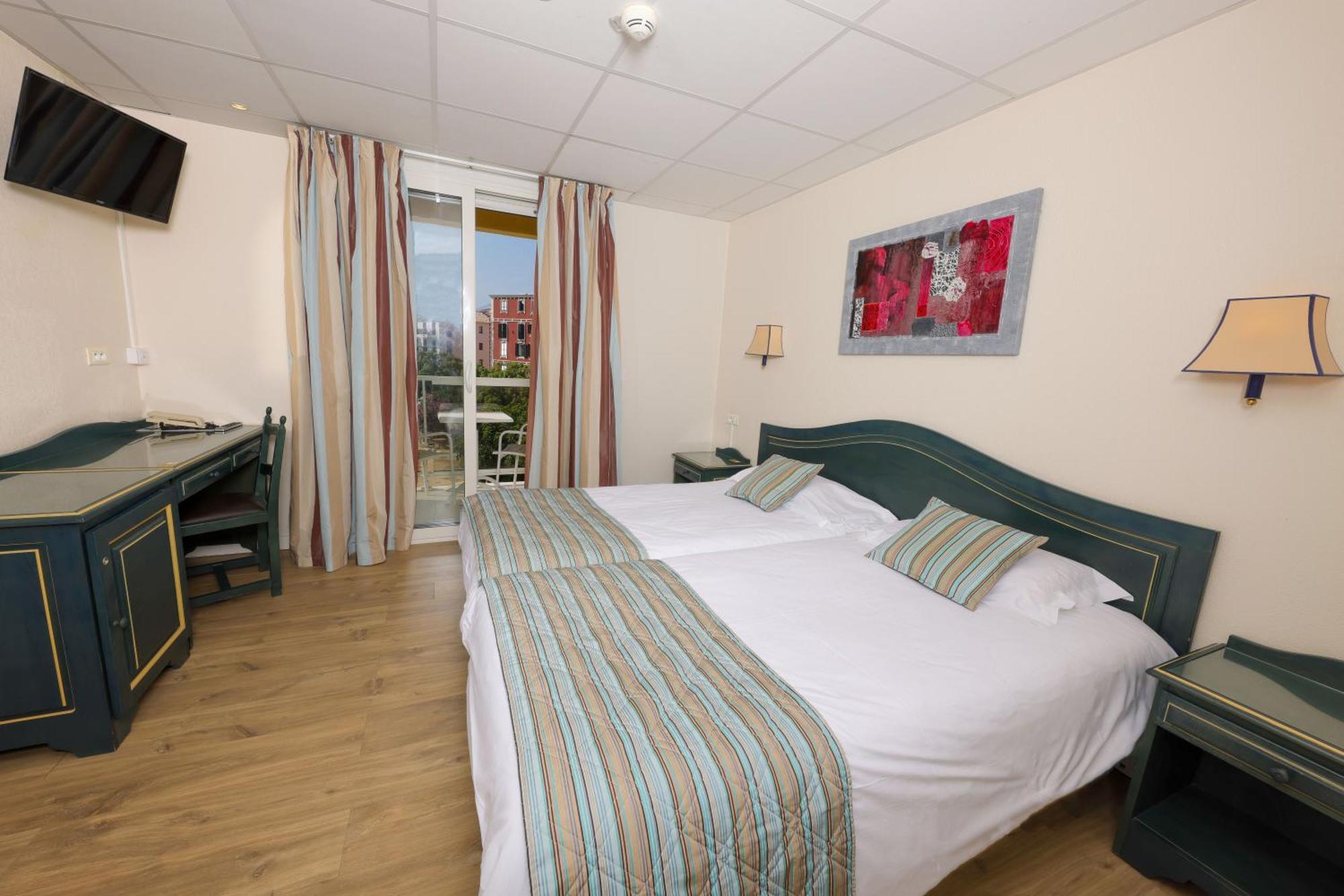 Hotel Saint Christophe Calvi  Bagian luar foto